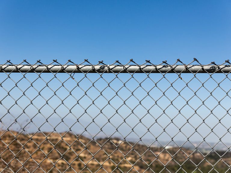 How to build a coyoteproof fence? Coyoteproof electric fence