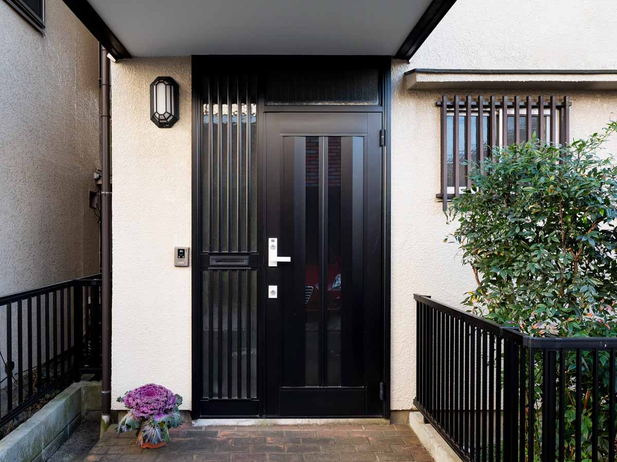 What are the Differences Between Custom and Prefab Iron Doors